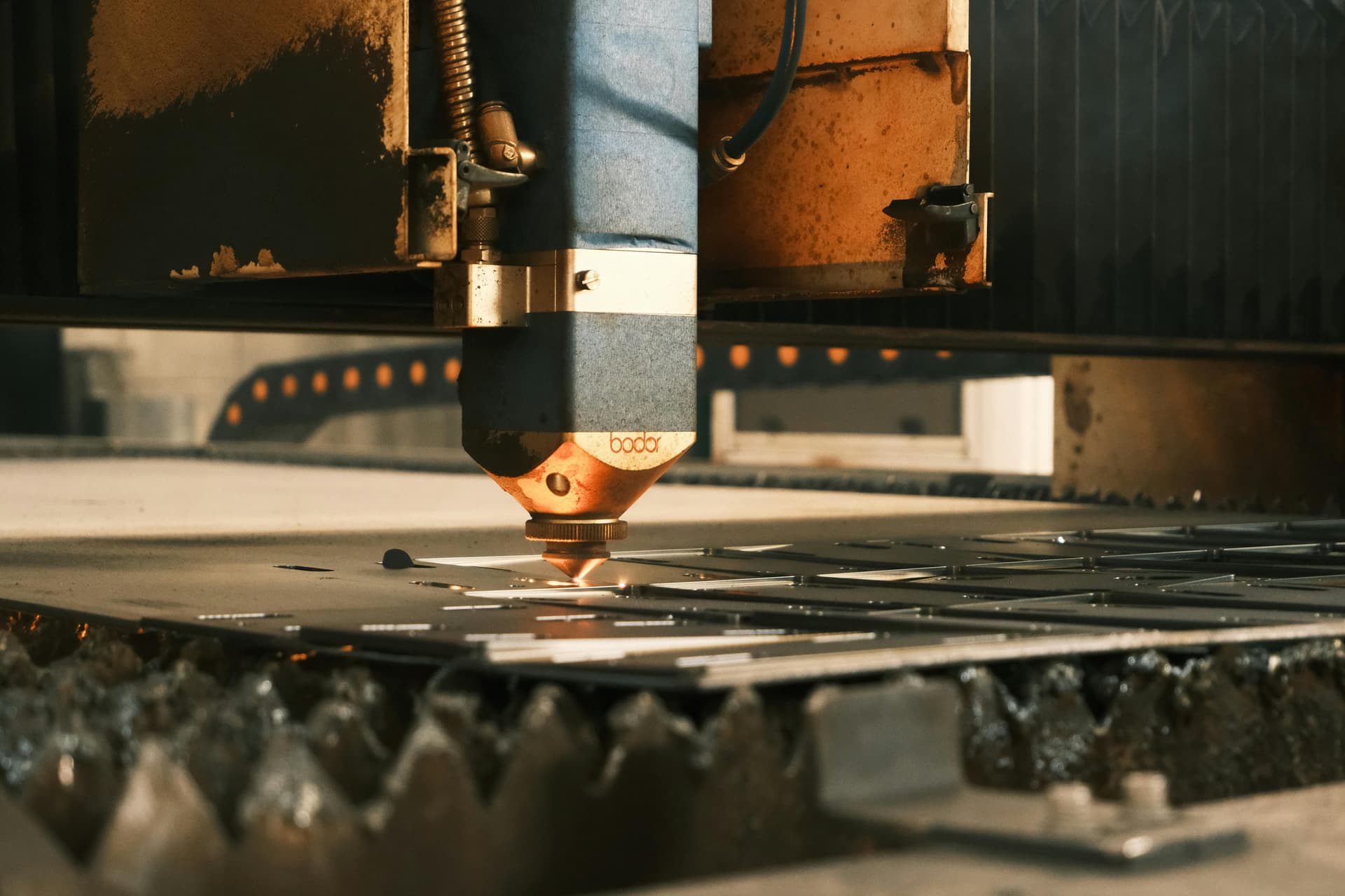 Choosing Between Laser Cutting & Water Jet Cutting: A Guide for Engineers & Designers